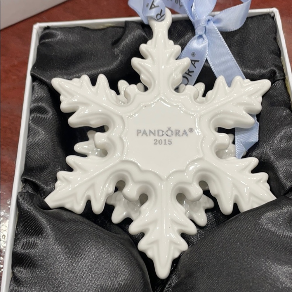 Limited edition Pandora star ornament 2015